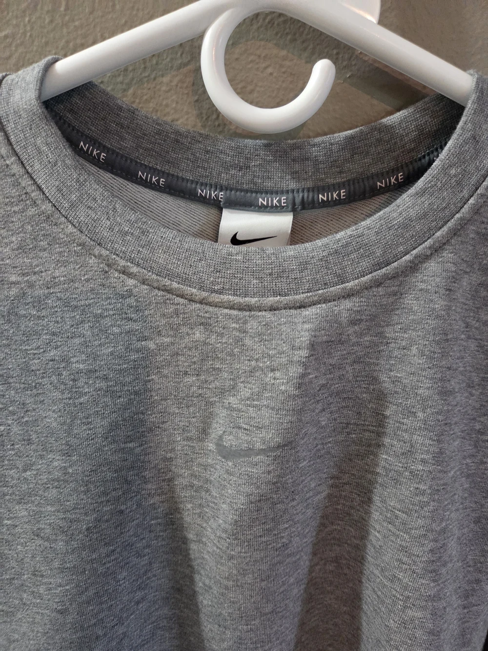 Nike Women’s Grey Crewneck Pullover Sweatshirt NWT